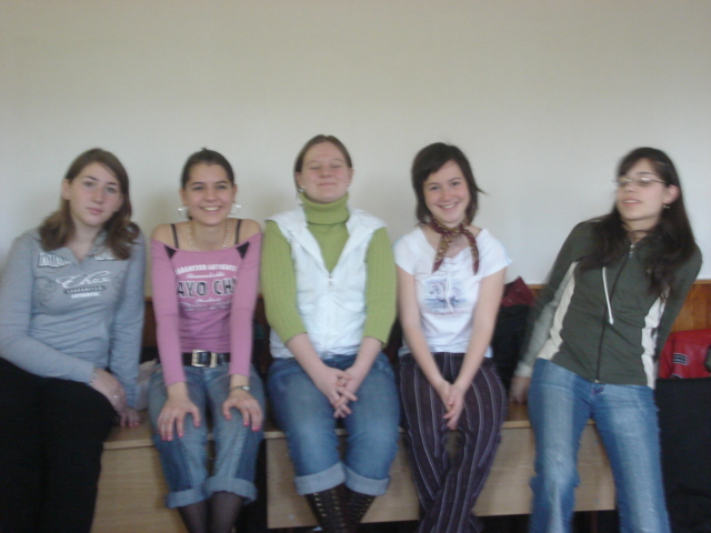 Viki,Evelin,Vivien,Eszter,Enik�