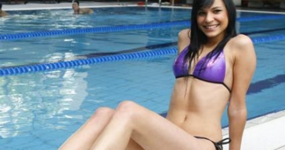 VV Anikó bikinis kép