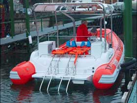 ASSO Open 75 gumics&oacute;nak be&eacute;p&iacute;tett jet hajt&aacute;s, hord&aacute;gy-s&iacute;n