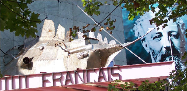 L�togat� a Francia Int�zet homlokzat�n