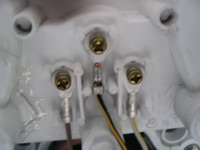 &uuml;zemanyagm&eacute;rő vezet&eacute;kei