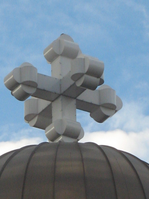 18. kp: trkereszt kopt templomon.