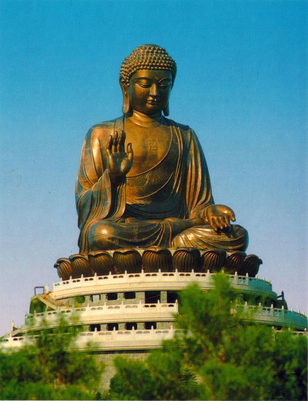 Szvasztika Buddha melln 1.