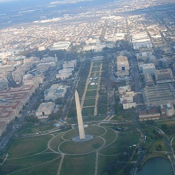 A Washington emlékmű oldalról