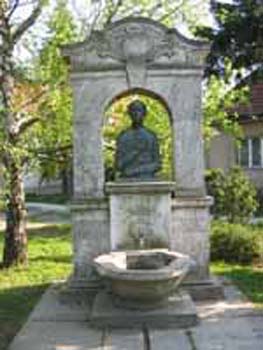 tordas_sajnovics_janos_szobra