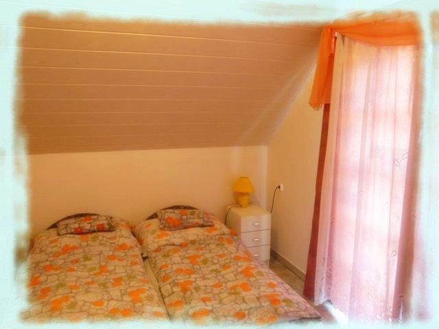 emeleti h�l� szoba