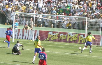 Brazil vs Haiti, Ronaldinho's second goal. Photo: Antnio Milena/ABr - Aug 19, 2004