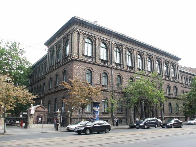 Az ELTE Múzeum körúti épülete
