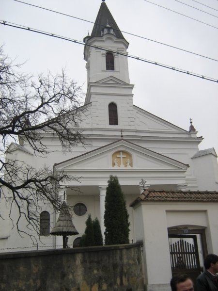 kzpontirmaikatolikustemplom2.jpg