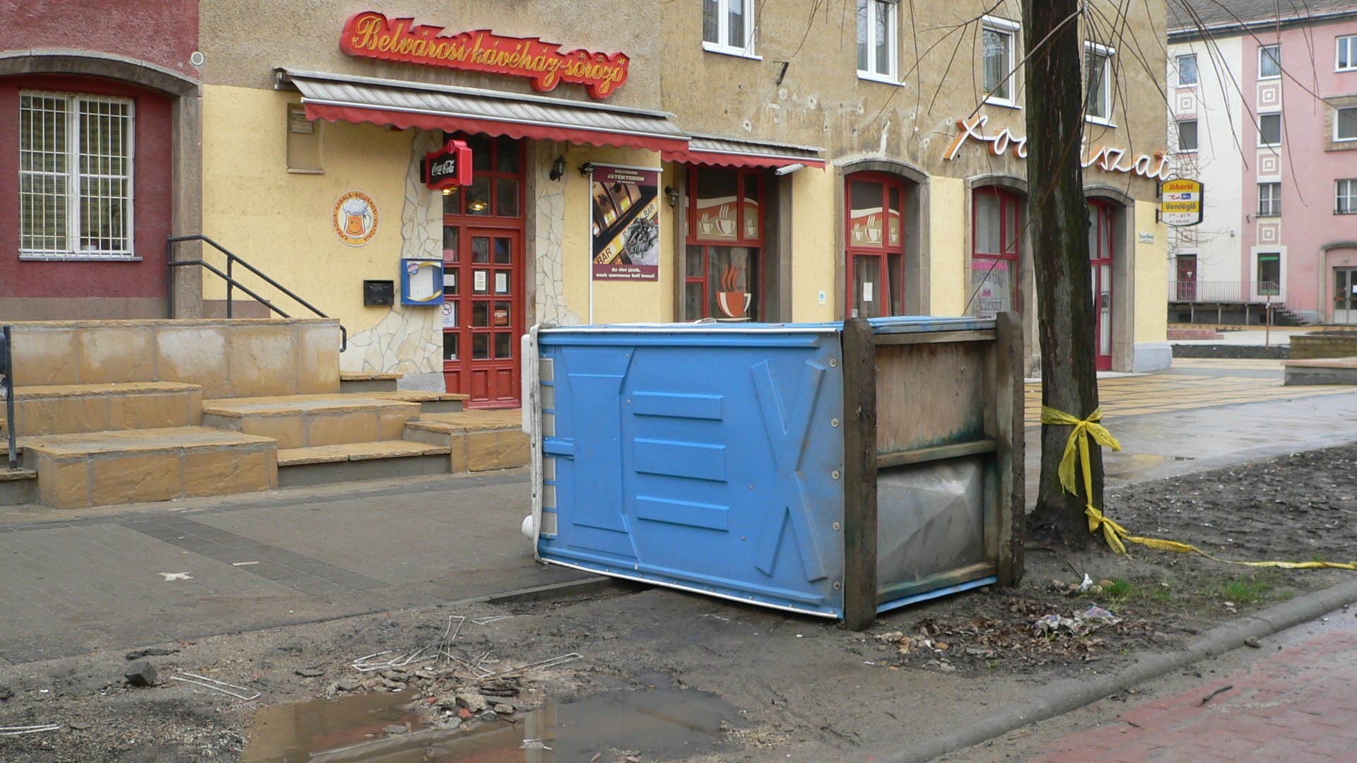  • Kazincbarcika, Egressy t, WC •  • gg630504 cc-by-nc-sa