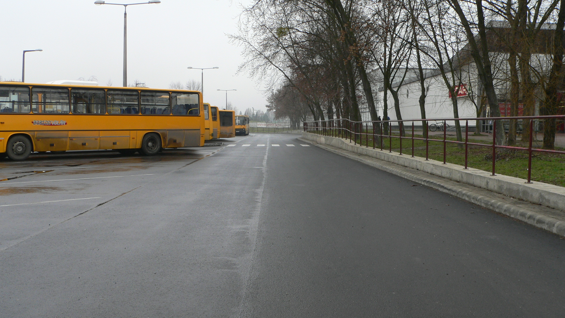 • Kazincbarcika, Egressy t, busz vglloms, gyalogtkel •  • gg630504 cc-by-nc-sa