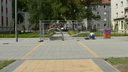  • Kazincbarcika, Munkcsy tr, Egressy t, Lalk Angelika, kermia szobor, 2014, Kolorcity •  • gg630504 cc-by-nc-sa