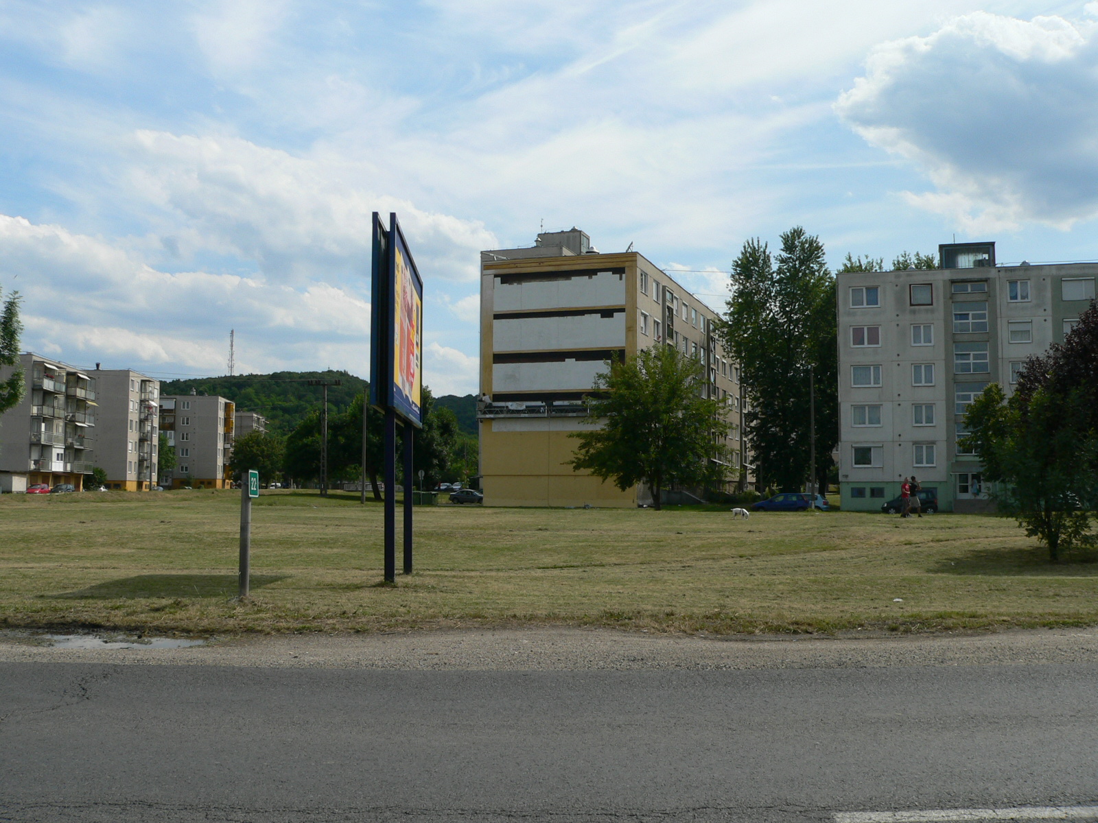  • Kazincbarcika, Nagy Lajos t 14, Knyvespolc, 2014, falfestmny •  • gg630504 cc-by-nc-sa