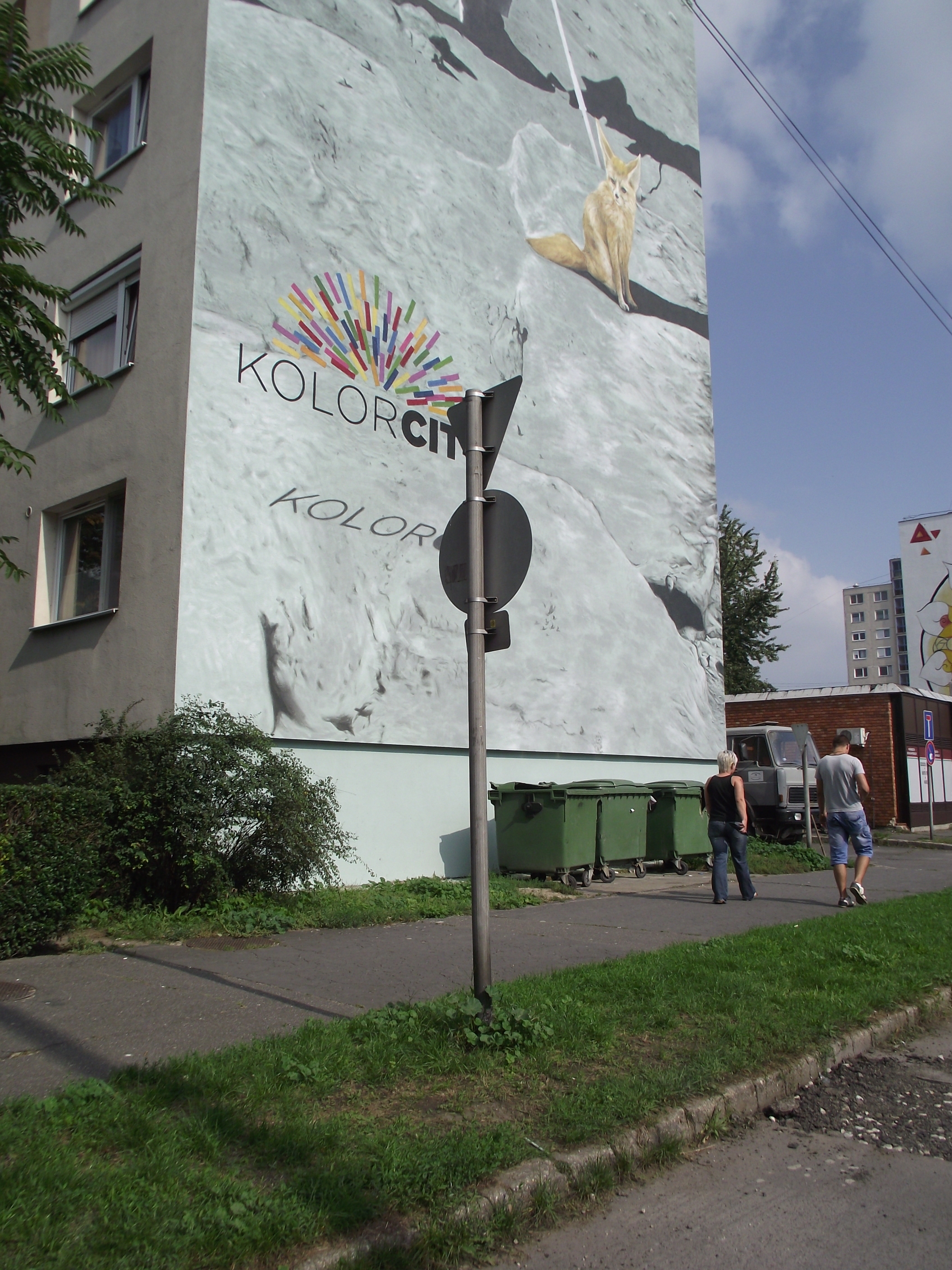  • Kazincbarcika, Mikszth Klmn utca 8, Sznes Hold, 2014, falfestmny, #Munzee/Bgabor/146/ •  • gg630504 cc-by-nc-sa