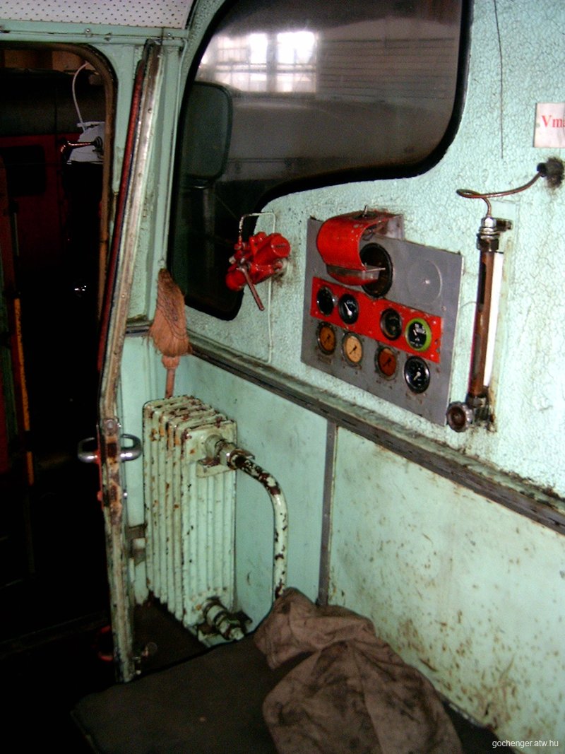 M43 1108 vezetlls 18.jpg