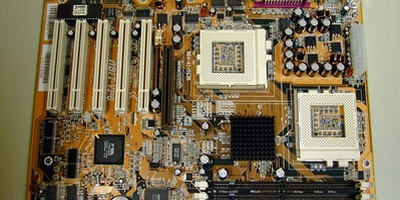 Alaplap �s tartoz�kai