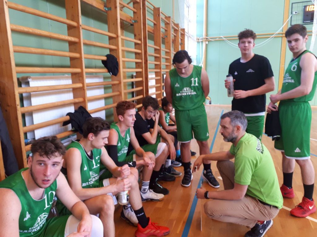 U18
