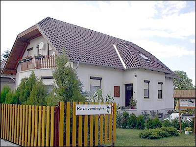 Vend&eacute;gh&aacute;z