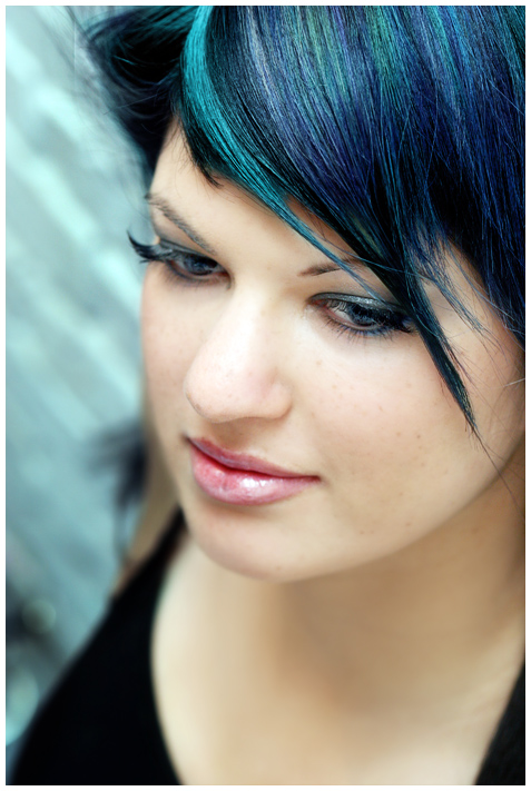 the_girl_with_the_blue_hair_by_mental.jpg