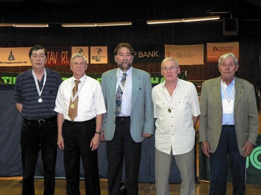 a 2009/10.évi II.osztály ezüstérmesei, balról: Pigler János, Hahn György, Vas Lajos, Kátsik László és Mészáros István