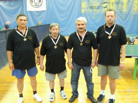 az I.osztály 2.csoport III.helyezettje, a Szigeti ISK I.csapata, balról: Király Attila, Gregán Bertalan, Marlok Zoltán és Nagy Tamás