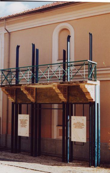 040-Pozsonyi_Zoldfa-szallo_erkelymaradvanya_Cegleden.jpg - A pozsonyi Zldfa Szll erklynek maradvnya Ceglden.