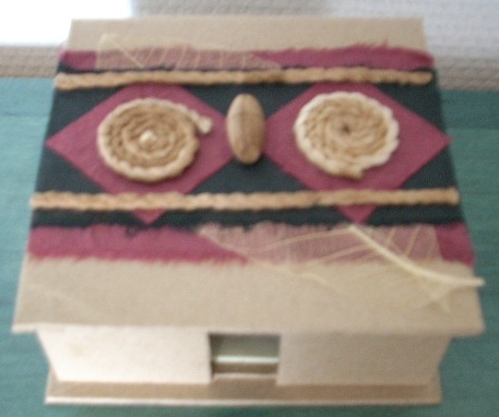 Papír tartó ládika, természetes dekorral, 11x11x5 cm 800 Ft Papír tartó ládika, természetes dekorral, 11x11x5 cm 800 Ft