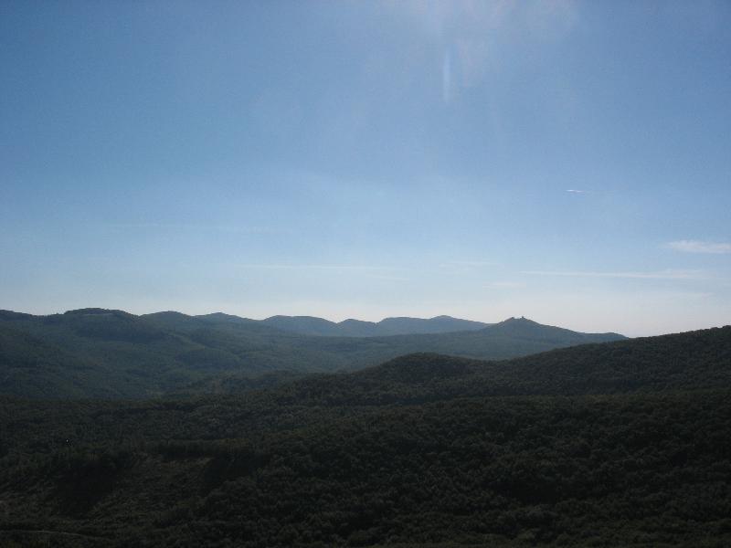 03 Kilts, httrben a Regci vr  (View from Slyom-brc with the castle of Regc in the background)