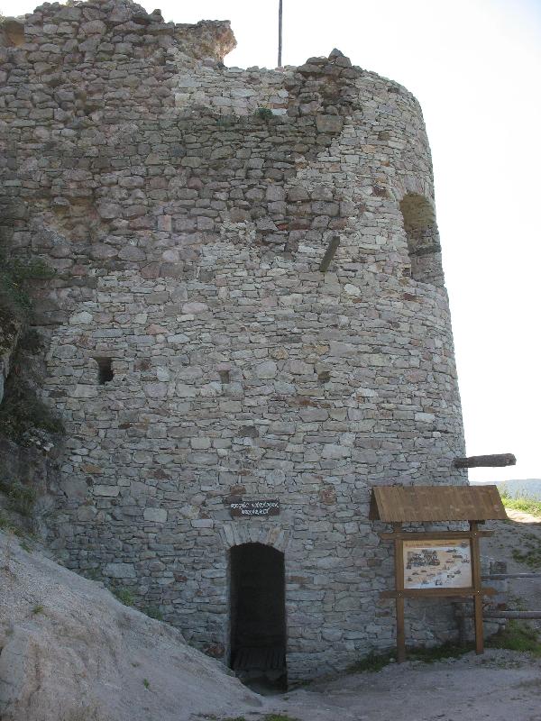 27 Bejrat a vrba (Entrance to the castle)