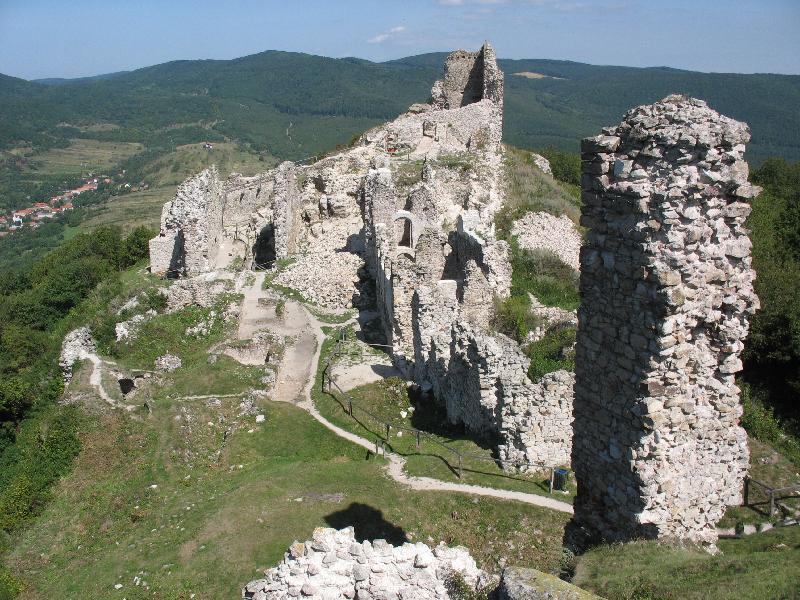 34 A Regci vr romjai (The ruins of the castle of Regc)