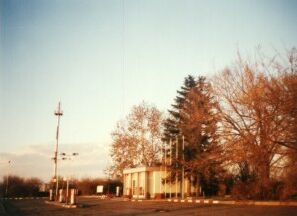 f-030123.jpg (16386 bytes)