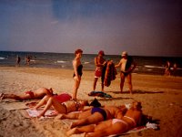 rimini (2)  Pihizés van, a háttérben pedig az arab árussal alkudozás.