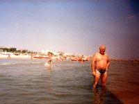 rimini (6)  A homokos part fokozatosan mélyült, sok kagylót szedtünk.