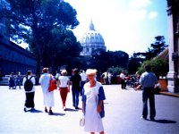 roma (4)  Szent Péter Bazilikával a háttérben.
