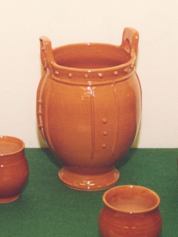 Kermia st (Kabai Erzsbet, 1996) / Kessel aus Keramik (Erzsbet Kabai, 1996) / Cauldron from Ceramics (Erzsbet Kabai, 1996)