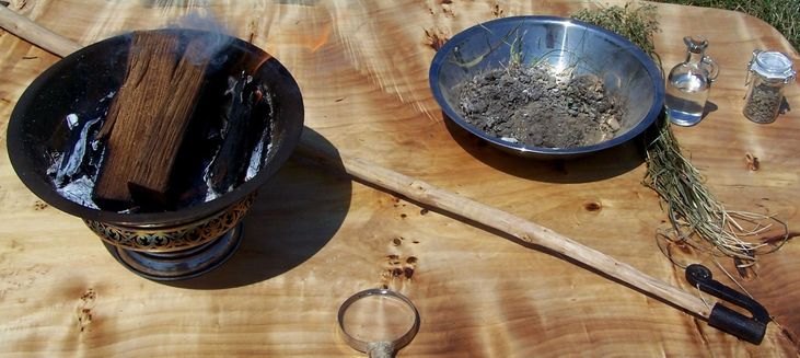 A ngy megszentelt selem (vz, tz, f, fld) Vereckrl / Die vier geweihten grundlegenden Elemente (Wasser, Feuer, Gras, Boden) aus dem Verecke-Pass / The four consecrated fundamental elements (water, fire, grass, earth) from Verecke-Pass