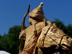 Lovas íjász (Simmer Sándor fafaragása) / Berittene Bogenschütze (Holzschnitzereien von Sándor Simmer) / Horseback Archer (Woodcarving by Sándor Simmer) - 2