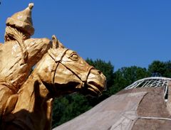 Lovas íjász (Simmer Sándor fafaragása) / Berittene Bogenschütze (Holzschnitzereien von Sándor Simmer) / Horseback Archer (Woodcarving by Sándor Simmer) - 7