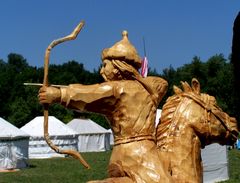 Lovas íjász (Simmer Sándor fafaragása) / Berittene Bogenschütze (Holzschnitzereien von Sándor Simmer) / Horseback Archer (Woodcarving by Sándor Simmer) - 12