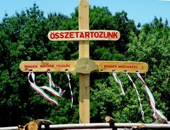 A Csíksomlyói Kereszt / Das Kreuz von Csíksomlyó (Symbol der Zusammengehörigkeit aller Ungarn) / The cross of Csíksomlyó (Symbol of the unity of all Hungarians)