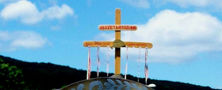 A Csíksomlyói Kereszt / Das Kreuz von Csíksomlyó (Symbol der Zusammengehörigkeit aller Ungarn) / The cross of Csíksomlyó (Symbol of the unity of all Hungarians)