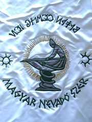 A Névadó Szer zászlaja / Fahne der Namen-gebenden Zeremonie / Flag of the name-giving ceremony