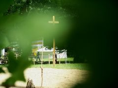 Jurta tábor a szent ligetben (kellene lennie) / Jurten Lager im heiligen Wäldchen (sollte sein) / Yurt camp in the holy grove (should be)