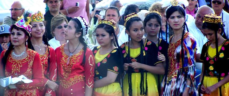 Közép-ázsiai lányok / Mädchen aus Zentralasien / Girls from Central Asia