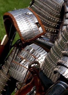 Az avar pncl bemutatsa / Die Prsentation der Rstung des Awaren / The presentation of the armour of the Avars