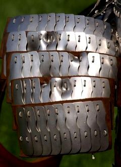 Az avar pncl bemutatsa / Die Prsentation der Rstung des Awaren / The presentation of the armour of the Avars