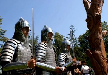 Az avar pncl bemutatsa / Die Prsentation der Rstung des Awaren / The presentation of the armour of the Avars