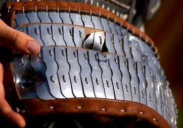 Az avar pncl bemutatsa / Die Prsentation der Rstung des Awaren / The presentation of the armour of the Avars