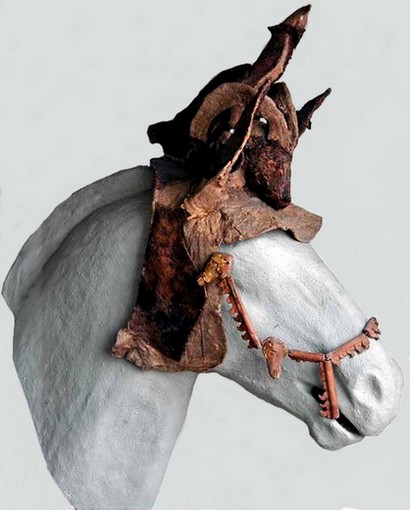 L fejdsze (Kr. e. 300-290, Ermitzs, Szentptervr) / Pferd Kopfputz (300-290 v. Chr., Ermitage, Sankt Petersburg) / Horse head-dress (300-290 BC, Hermitage, Saint Petersburg)