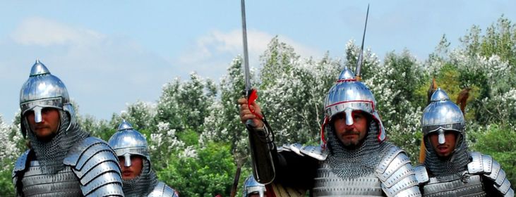 Lovasok avar páncélban / Reiter in der Rüstung des Awaren / Riders in the armour of the Avars